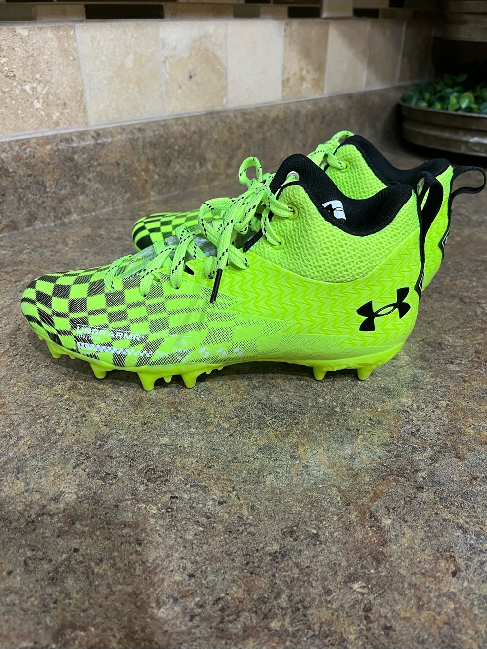 Under Armour Spotlight Select 3 MC Youth Football Cleats Neon Green 5.5Y